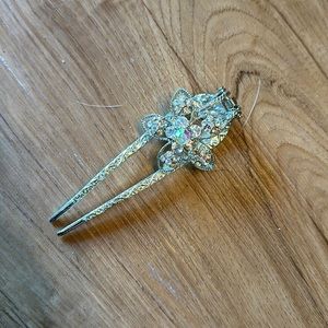 Sparkling crystal hair clip for special occasion or wedding